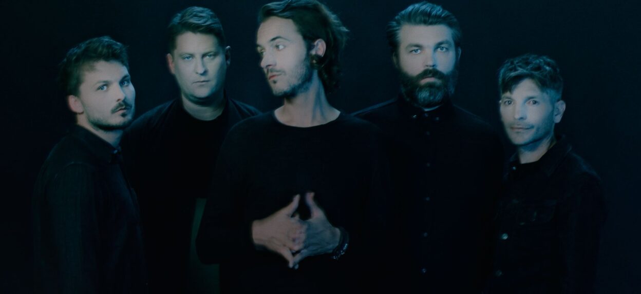 EDITORS announce the release of their best of album 'Black Gold', out October 25th 1