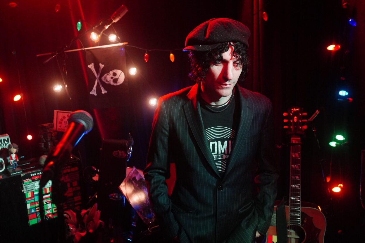JESSE MALIN announces his new double album ‘Sad and Beautiful World’ - out September 24th 